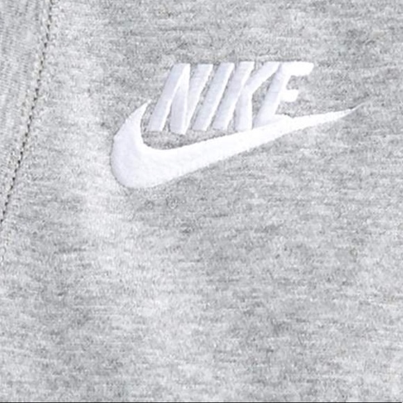 New with tag Nike pullover big kids - Picture 2 of 2